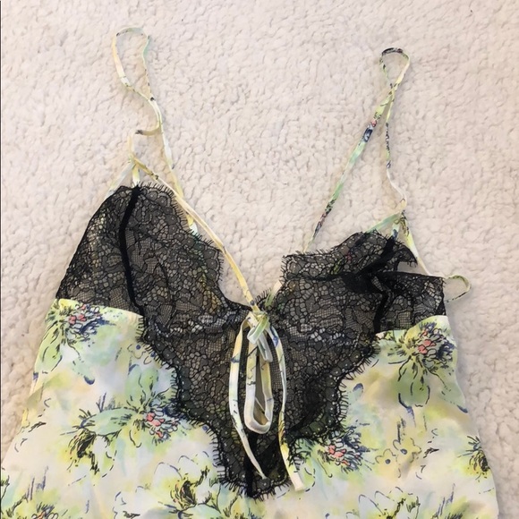 New Victoria’s Secret 1- piece lingerie - Picture 2 of 4